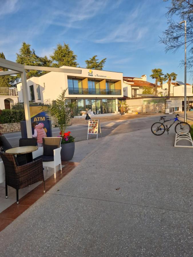 Maresole Beachfront Residence Пореч Екстер'єр фото