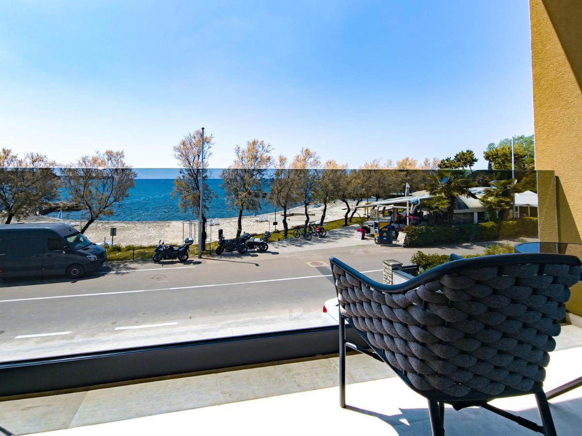 Maresole Beachfront Residence Пореч Екстер'єр фото