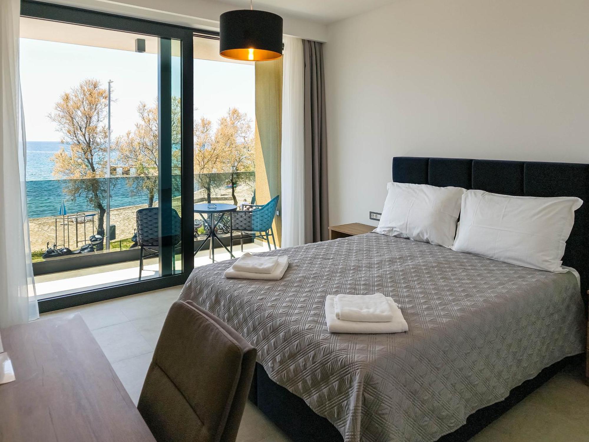 Maresole Beachfront Residence Пореч Екстер'єр фото
