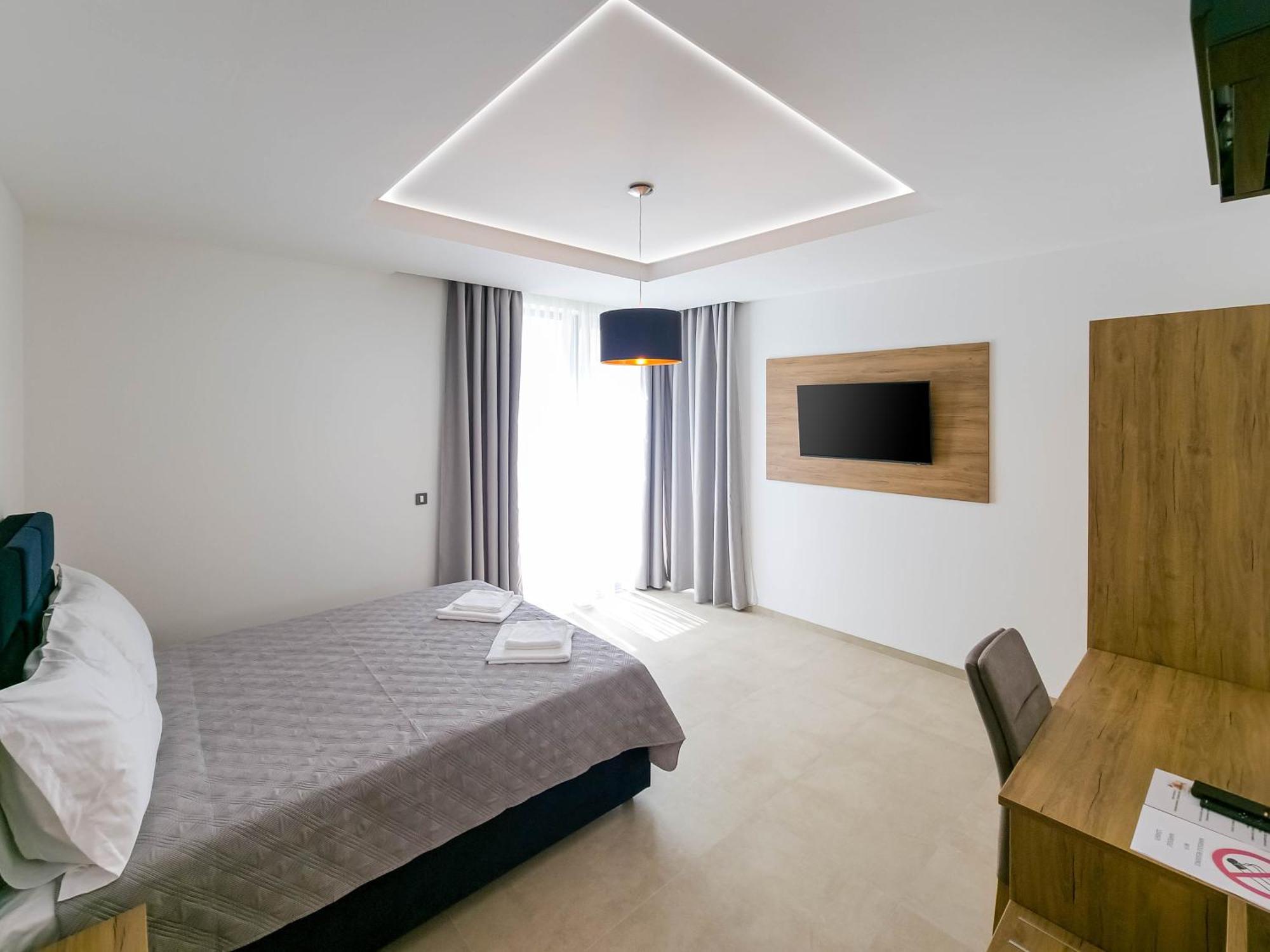 Maresole Beachfront Residence Пореч Екстер'єр фото