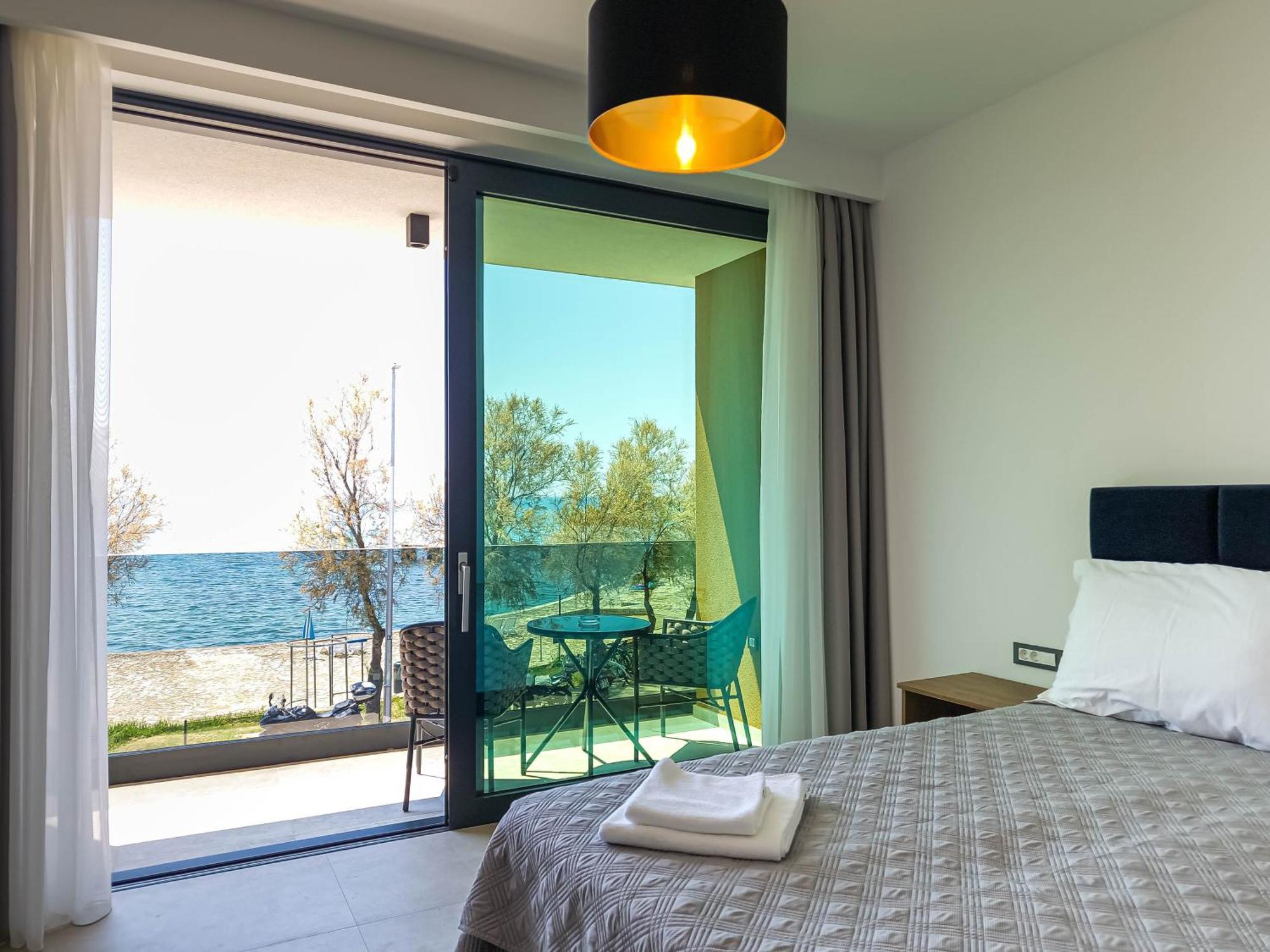 Maresole Beachfront Residence Пореч Екстер'єр фото